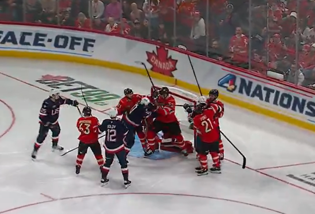 SCENA VIOLENTE LA HOCHEI CANADA VS SUA TREI BATAI RAPIDE