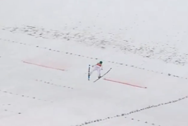 Domen Prevc record mondial la sarituri cu schiuri