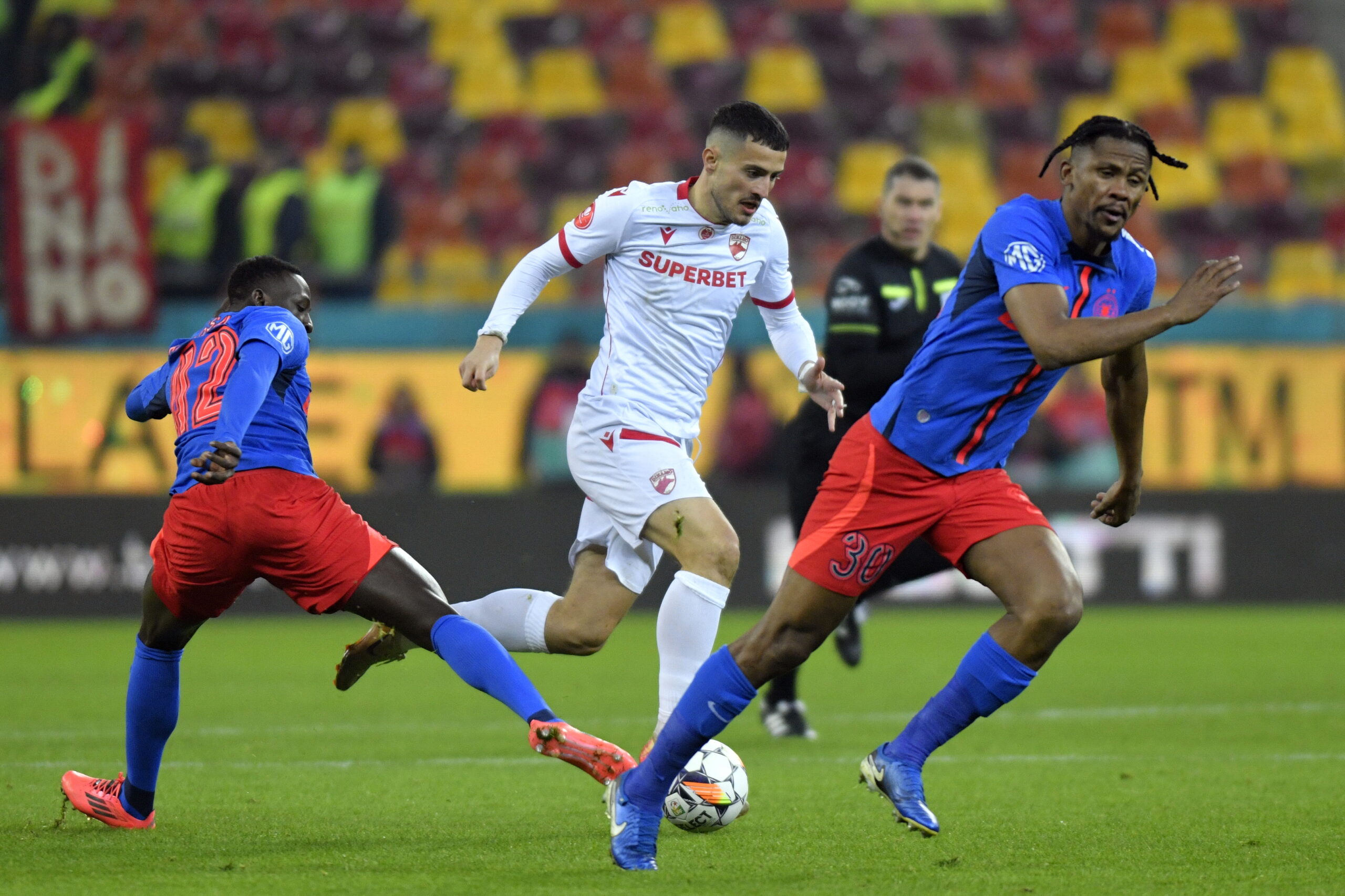 FCSB si Dinamo sanctionate pentru incidente la meci