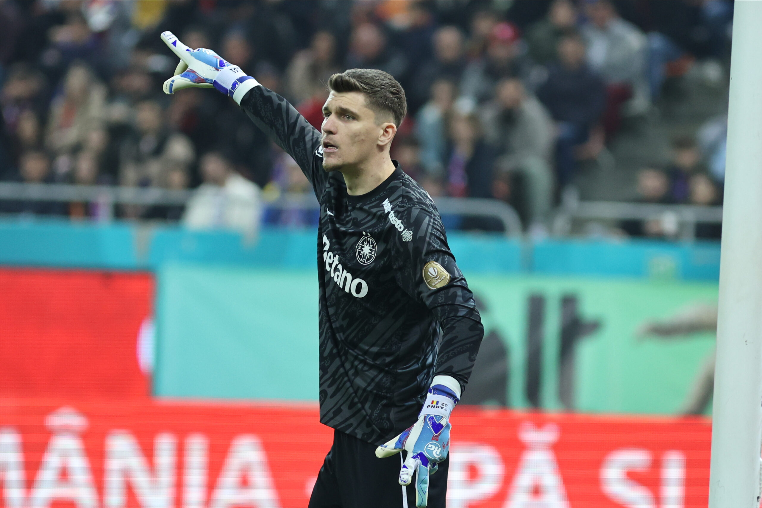 Gigi Becali negociaza transferul lui Stefan Tarnovanu la Galatasaray