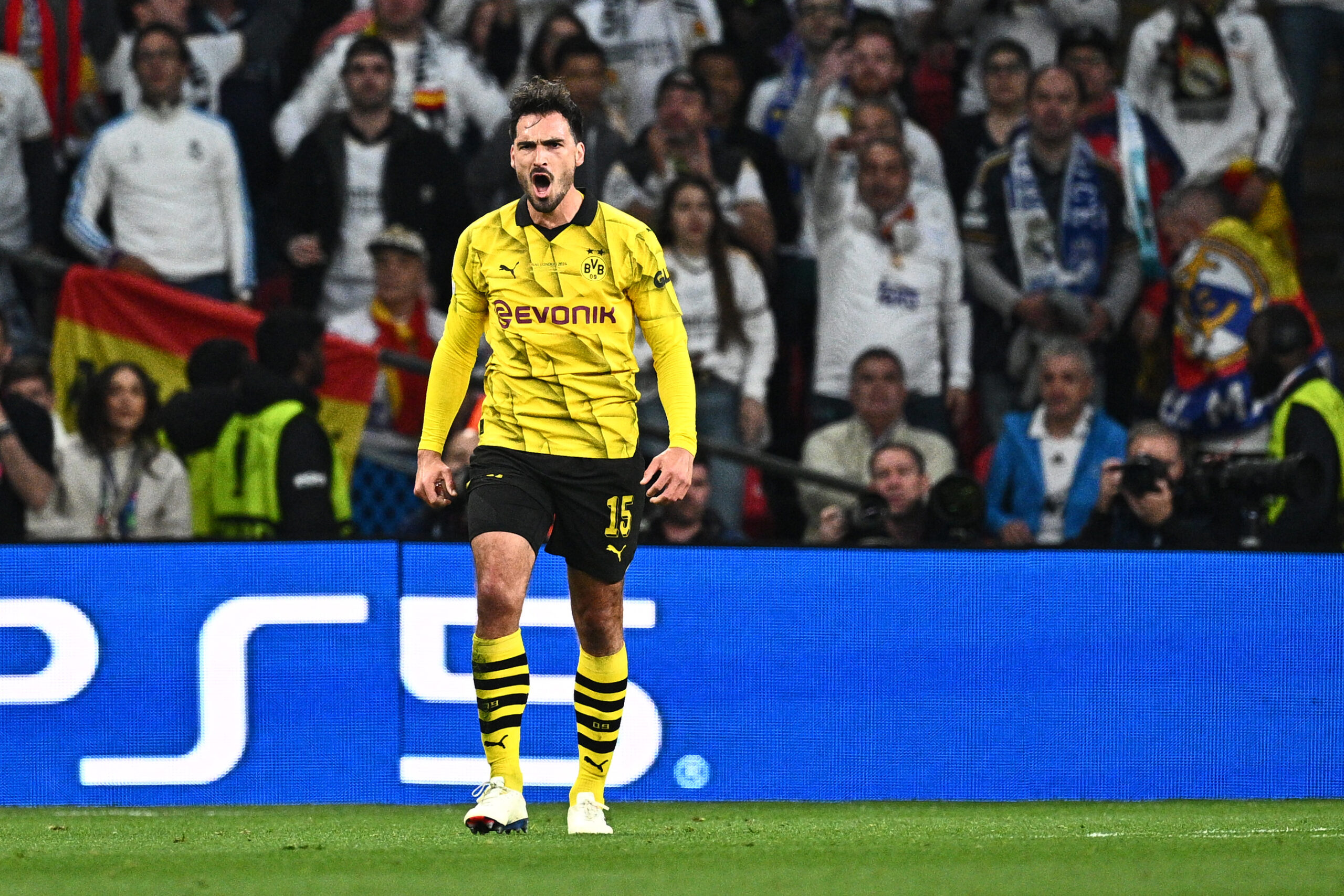 Fundasul german Mats Hummels se retrage la finalul sezonului