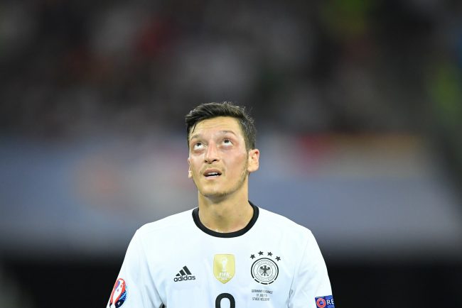 Mesut Ozil il sustine pe Erdogan in criza Turciei