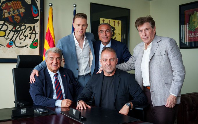 Antrenorul Hansi Flick a prelungit contractul cu Barcelona pana in 2027