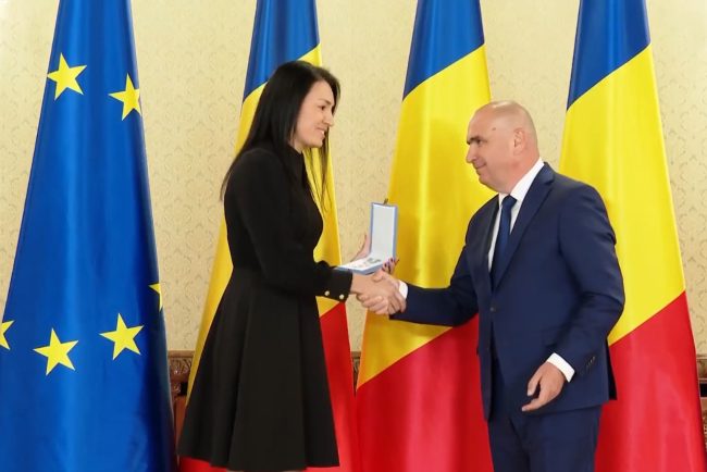 Cristina Neagu fenomenul handbalului mondial decorata la Cotroceni