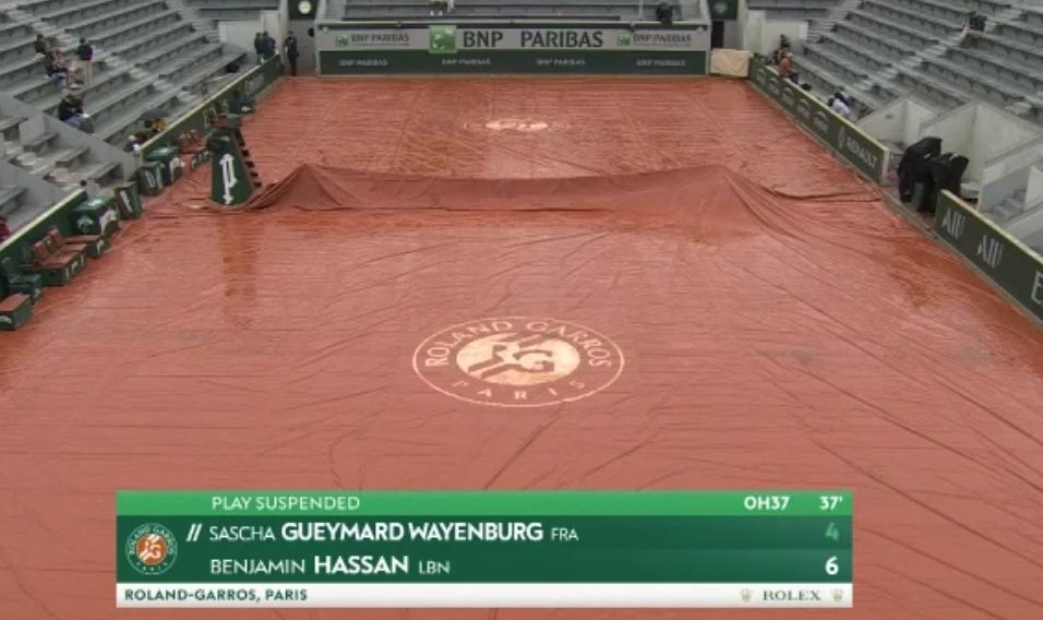 Ploaia de la Paris a amanat meciurile romanilor