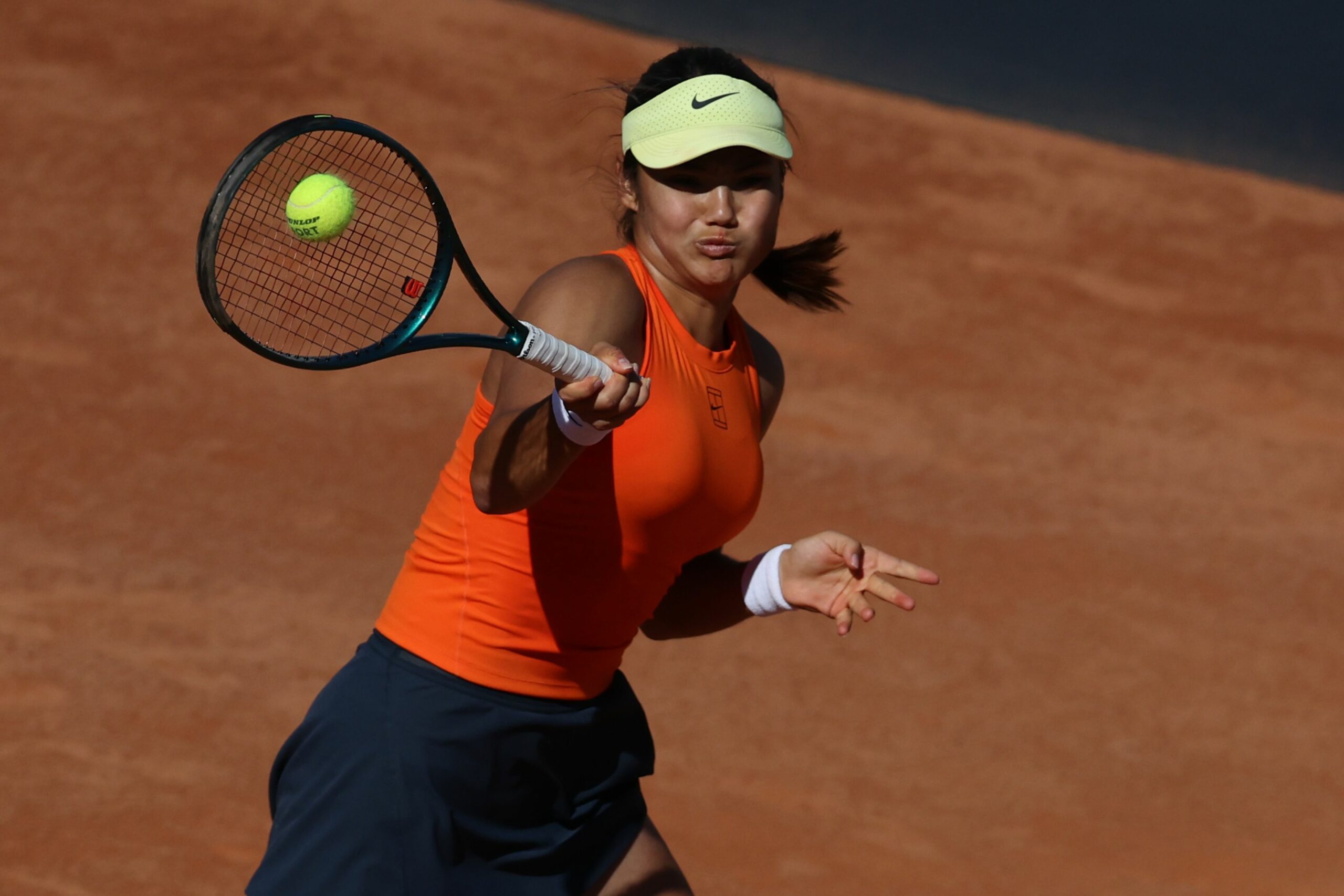 Raducanu a fost eliminata de Swiatek la Roland Garros