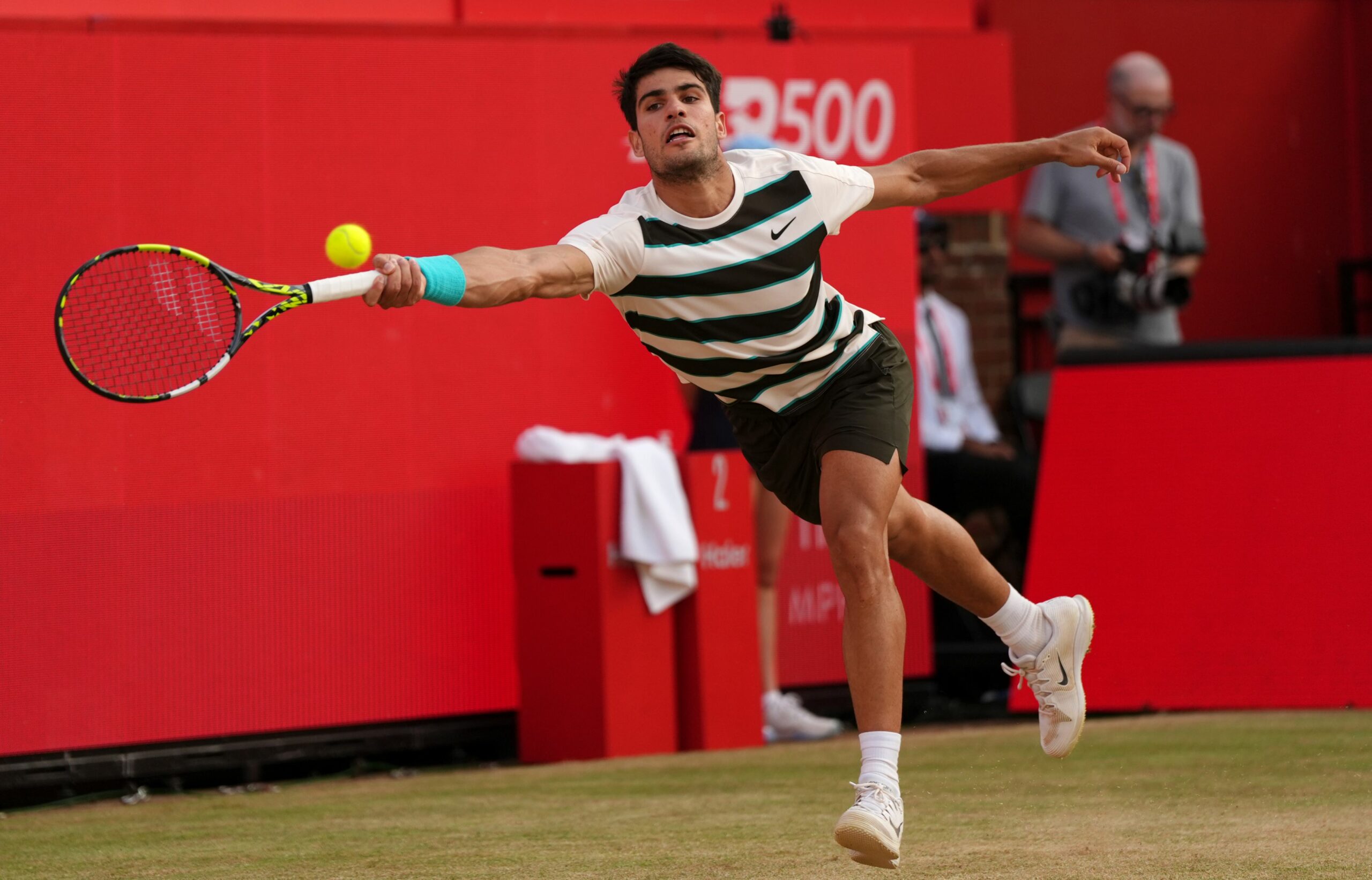 Alcaraz invinge Bautista Agut si ajunge in finala