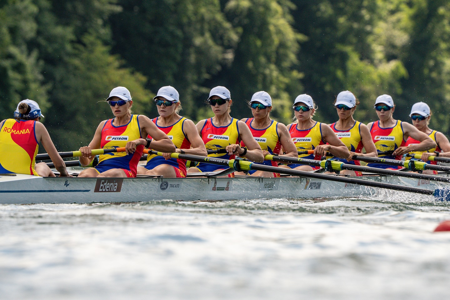Echipajul feminin 81 al Romaniei aur la Lucerna