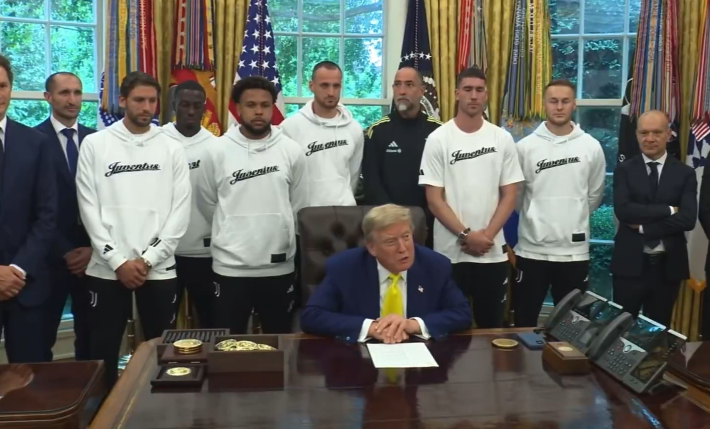 Moment jenant la Casa Alba Trump a intrebat jucatorii Juventus despre sportivii transgender