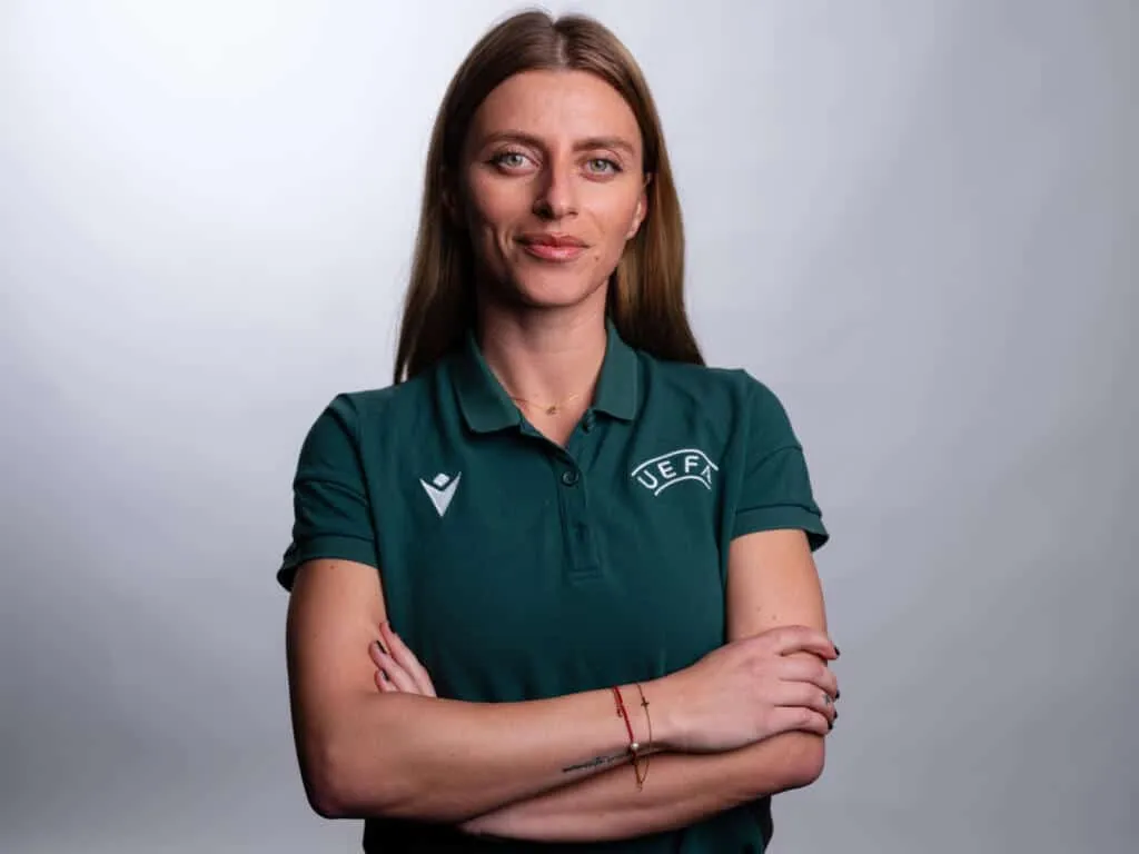 Patru femei arbitru si doua observatoare la meciuri UEFA