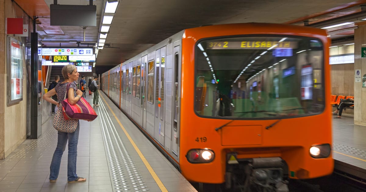Ameninare cu bomba opreste metroul din