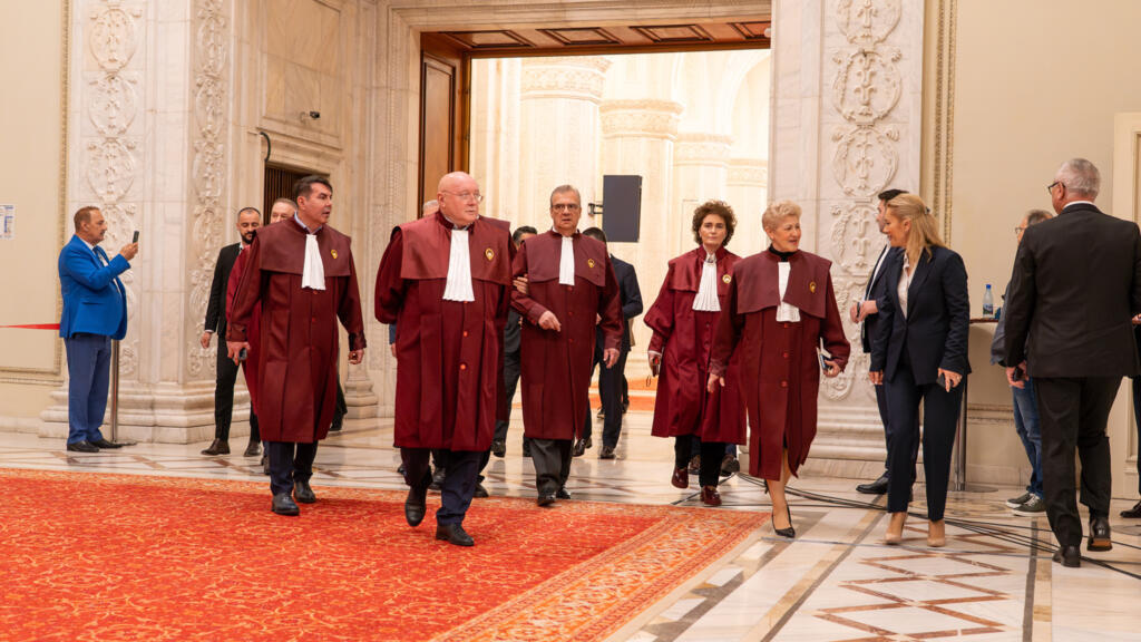 Judecatorii CCR nu vor mai avea prima la finalul mandatului