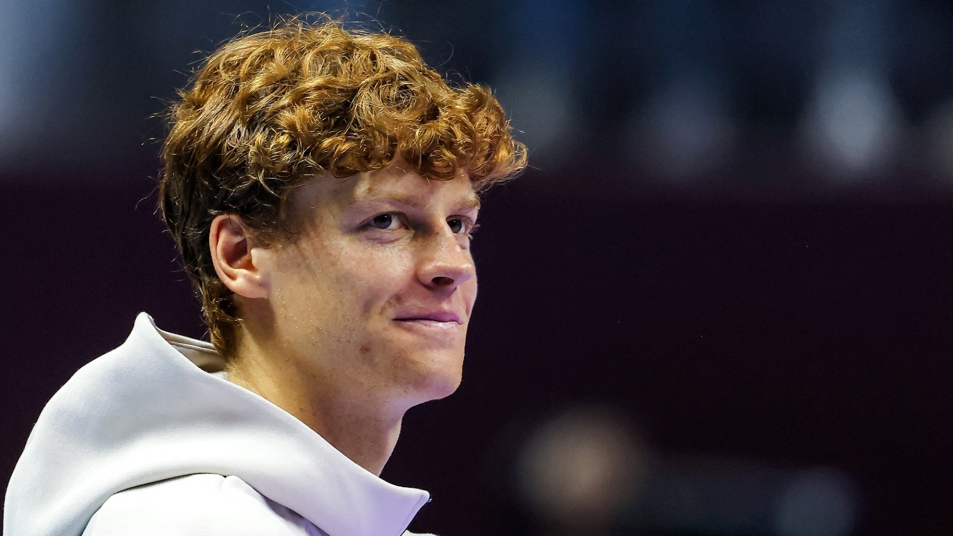 Sinner ajunge in semifinale la Wimbledon cu cotul bandajat