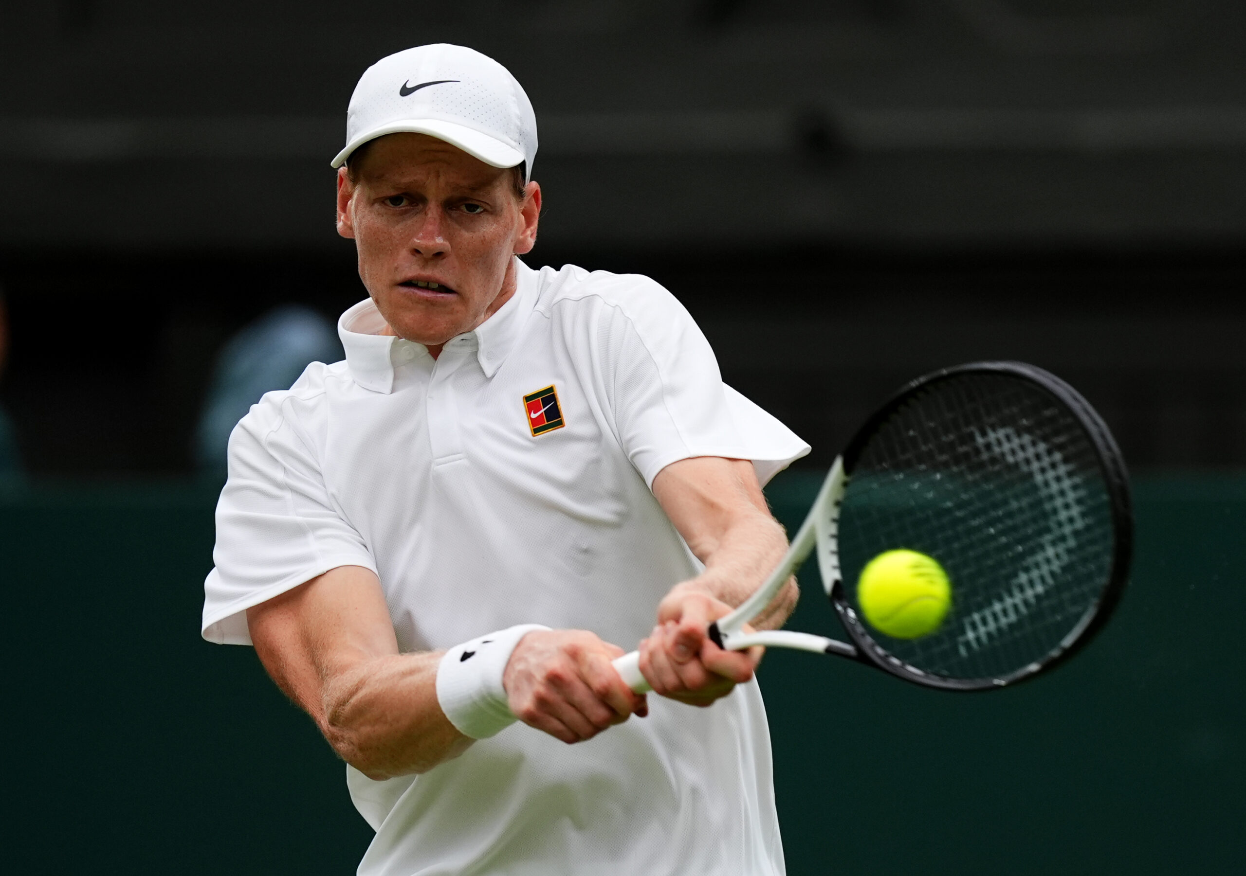 Sinner trece de Djokovic si ajunge in finala la Wimbledon