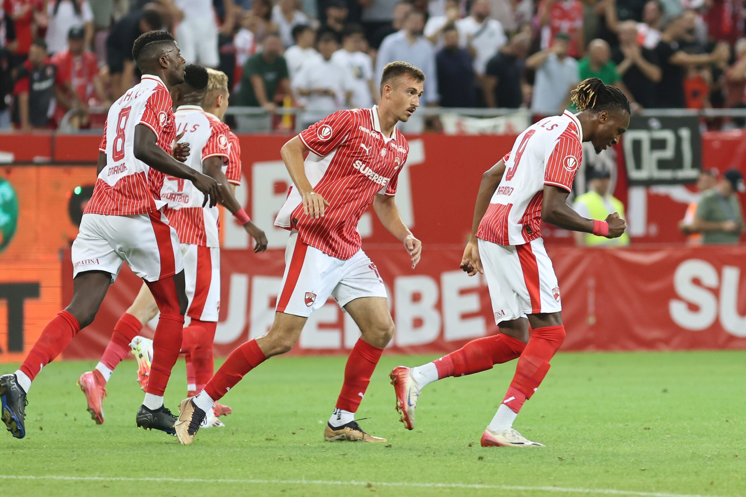 Dinamo invinge Potaissa Turda in semifinala Supercupei