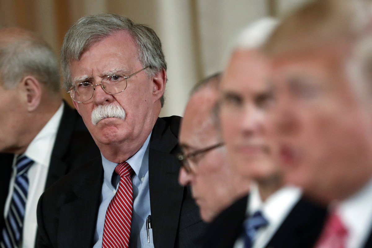 FBI percheziioneaza locuinta fostului consilier John Bolton