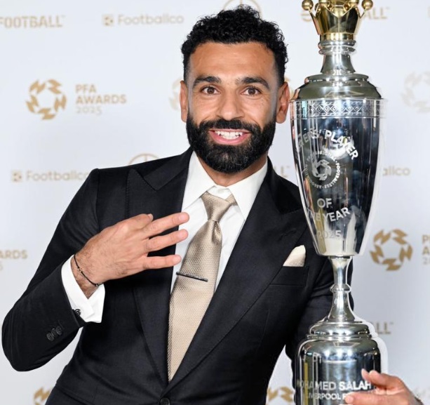 Mohamed Salah primul cu 3 trofee de jucator in Anglia