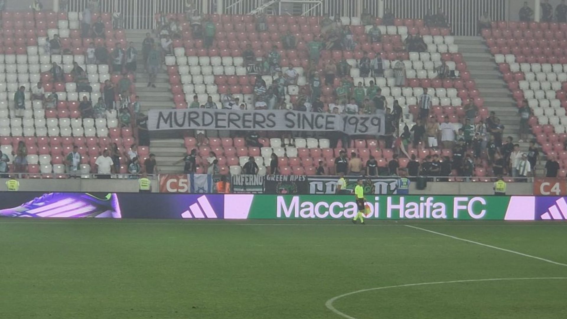 UEFA sanctioneaza clubul polonez Rakow pentru bannerul politic