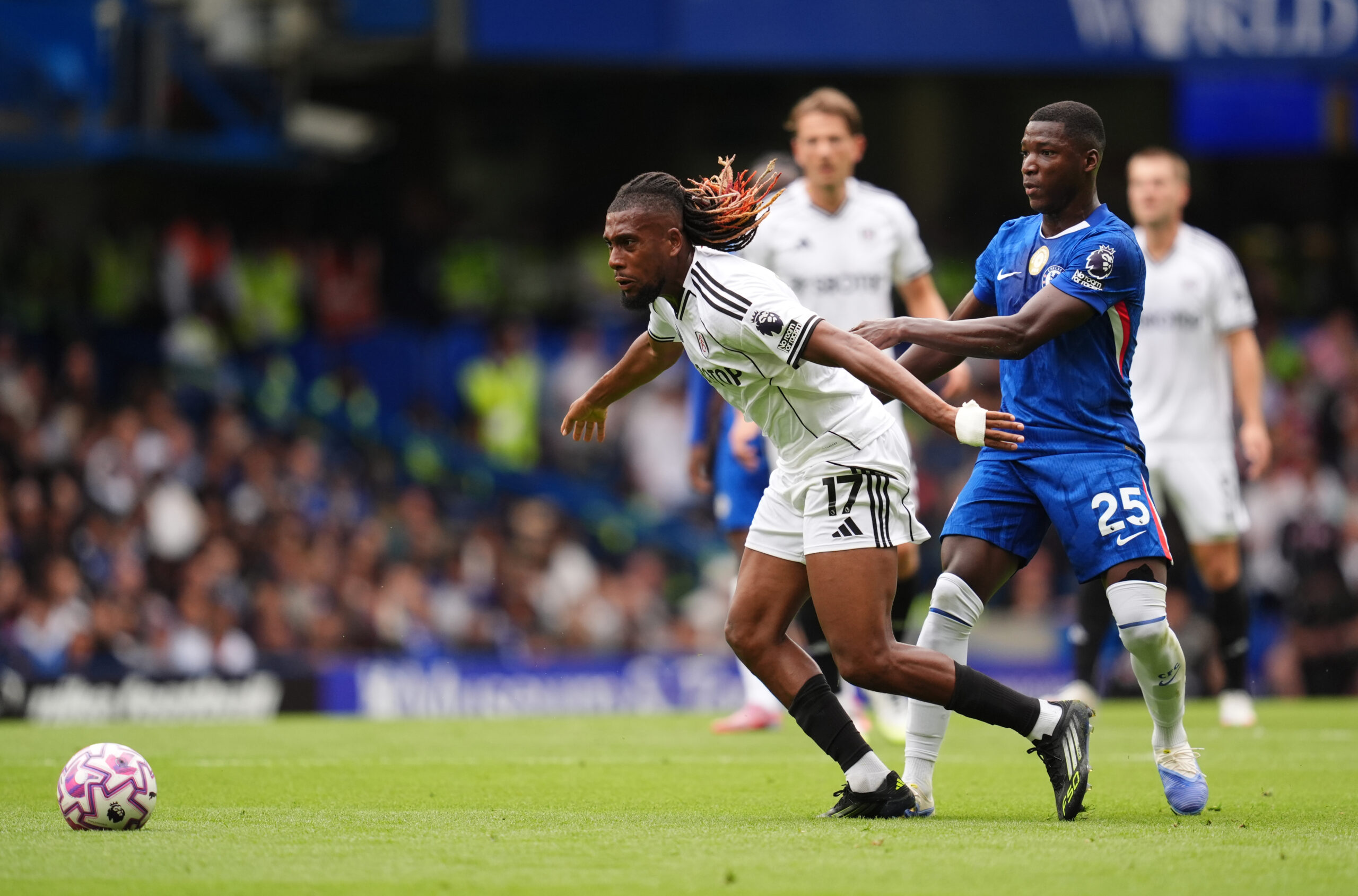 Chelsea castiga 2 0 cu Fulham dupa decizii VAR controversate