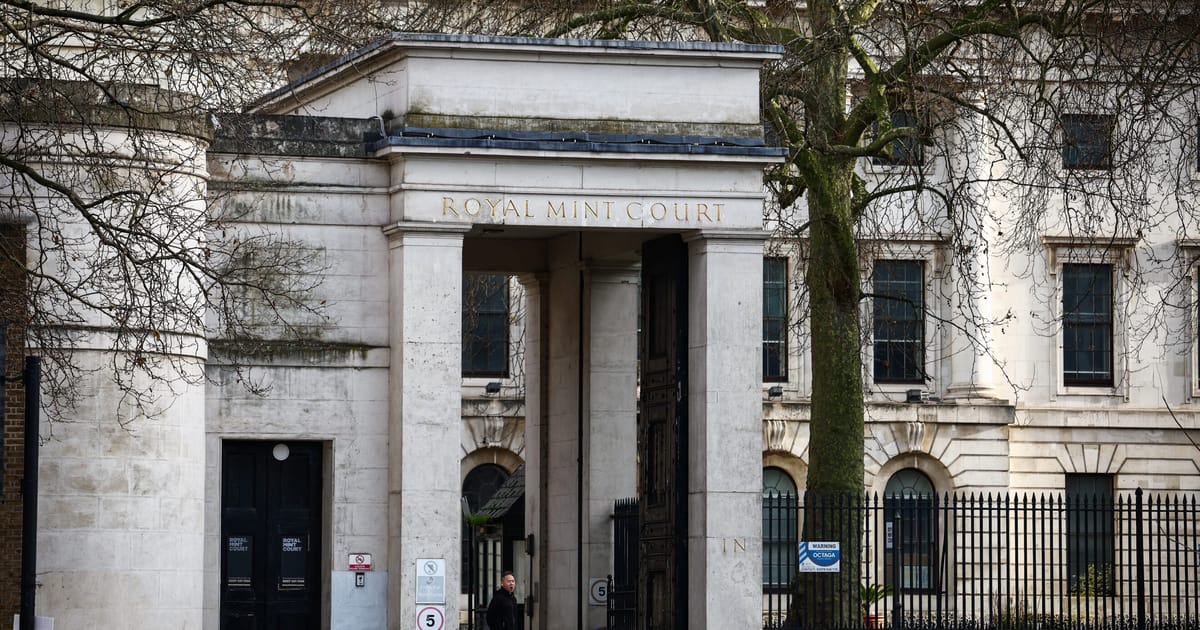 Procurorii britanici renunta la acuzatiile de spionaj