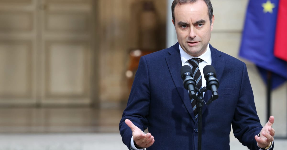 Premierul francez cauta salvarea excludand solutia constitutionala