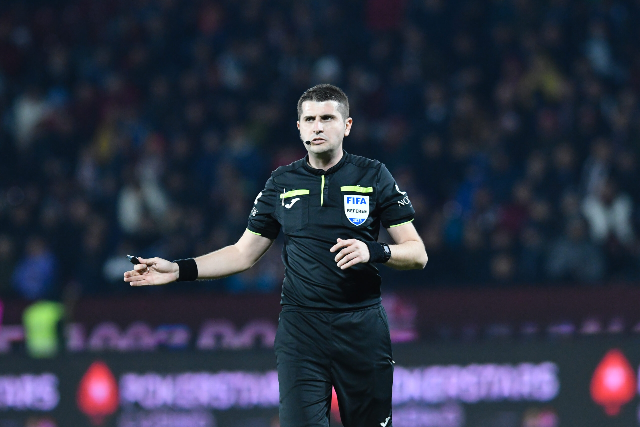 Arbitrii romani Fesnic si Chivulete la cupele europene