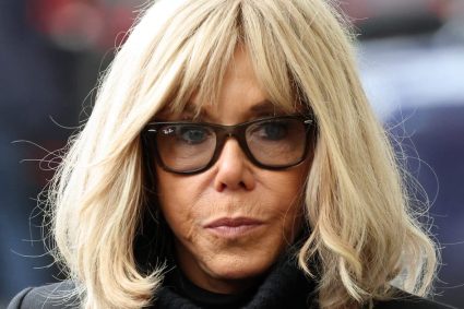 Brigitte Macron criticata pentru numirea activistelor feministe curva proaste
