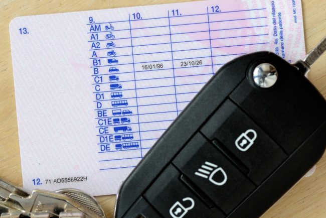 Cine poate obtine permisul auto fara examen
