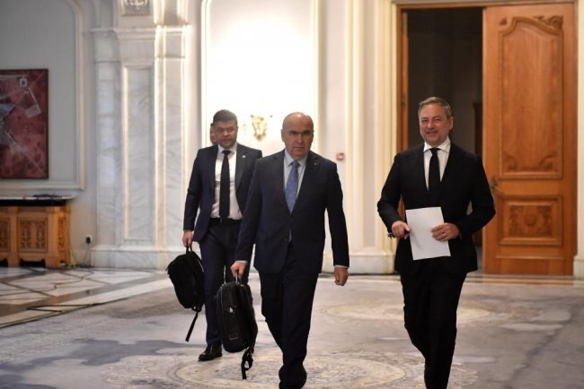 Consilier onorific al lui Ilie Bolojan favorit la Educatie