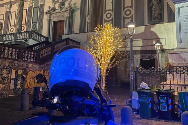 Fotbalist de 18 ani injunghiat de o banda in Napoli