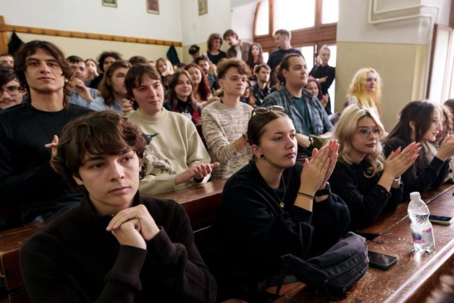 Ministerul Educaiei dorete s suplimenteze fondul de burse sociale