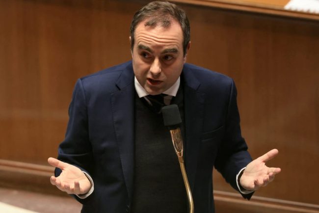 Premierul francez obtine o victorie in bugetul social