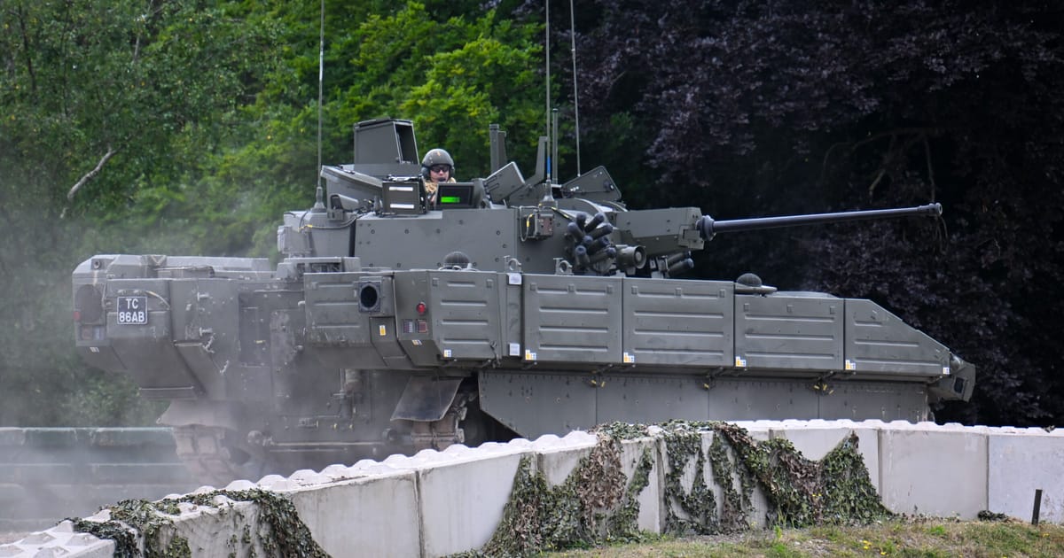 Teste ale vehiculului blindat UK Ajax suspendate dupa ranirea unui alt soldat