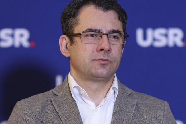 Un vant rece dinspre Justitie bate Romania o broasca fiarta la foc mic