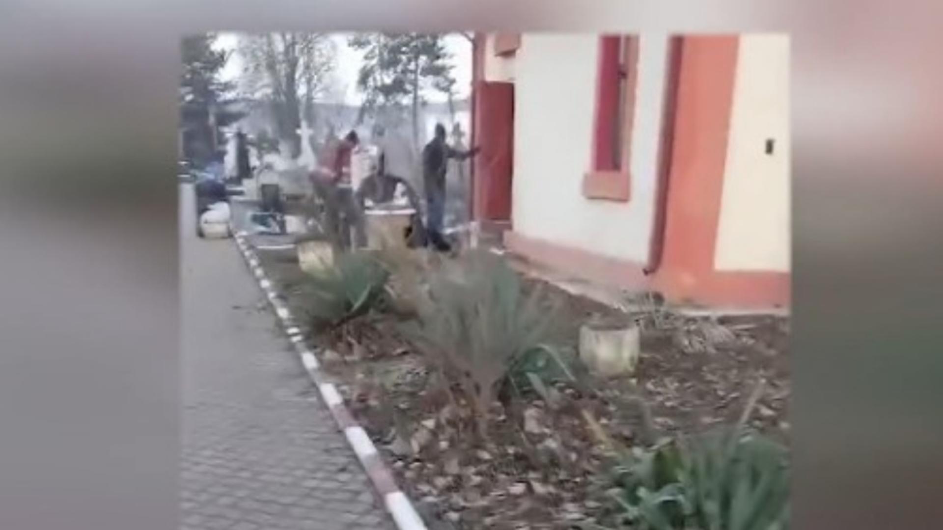 Viceprimarul AUR mutat in cimitir de primarul PNL