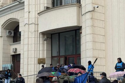 Cine sta in spatele miscarii Valul Democraiei care a incercat sa inunde Parchetul General cu plangeri penale pentru anularea alegerilor