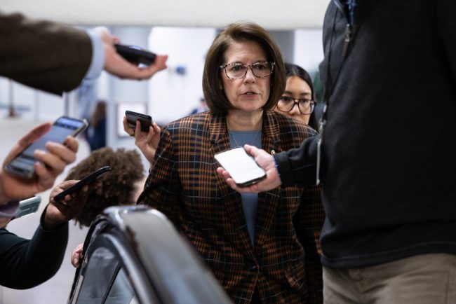 Creste riscul de inchidere pe fondul protestelor democratilor dupa impuscatura din Minneapolis