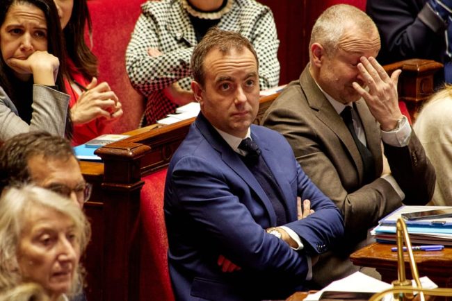 Guvernul francez trece peste voturile de neincredere legatede buget