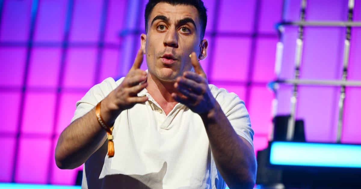Influencerul MEP Panayiotou provoaca indignare folosind un termen peiorativ pentru a se referi la persoanele cu dizabilitati care participa la Jocurile Paralimpice
