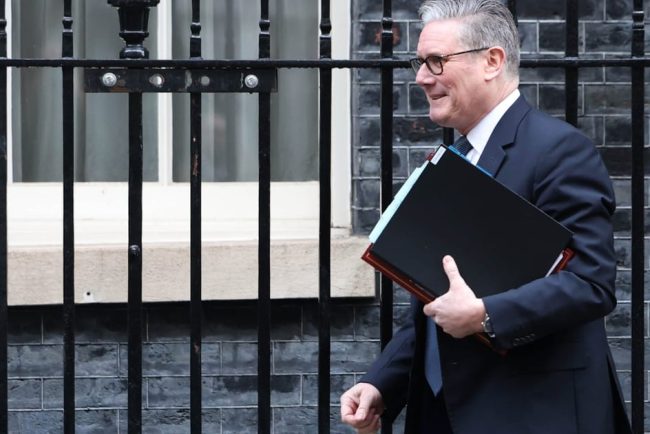 Marea Britanie condamna mutarea insultatoare a X privind monetizarea deepfake