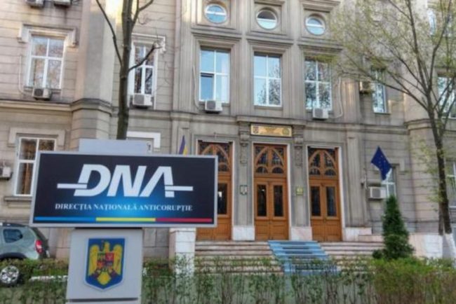 Ministru USR suspectat de coruptie