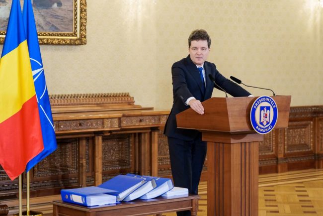 Nicuser Dan are 4 5 nume pentru sefii SRI si SIE