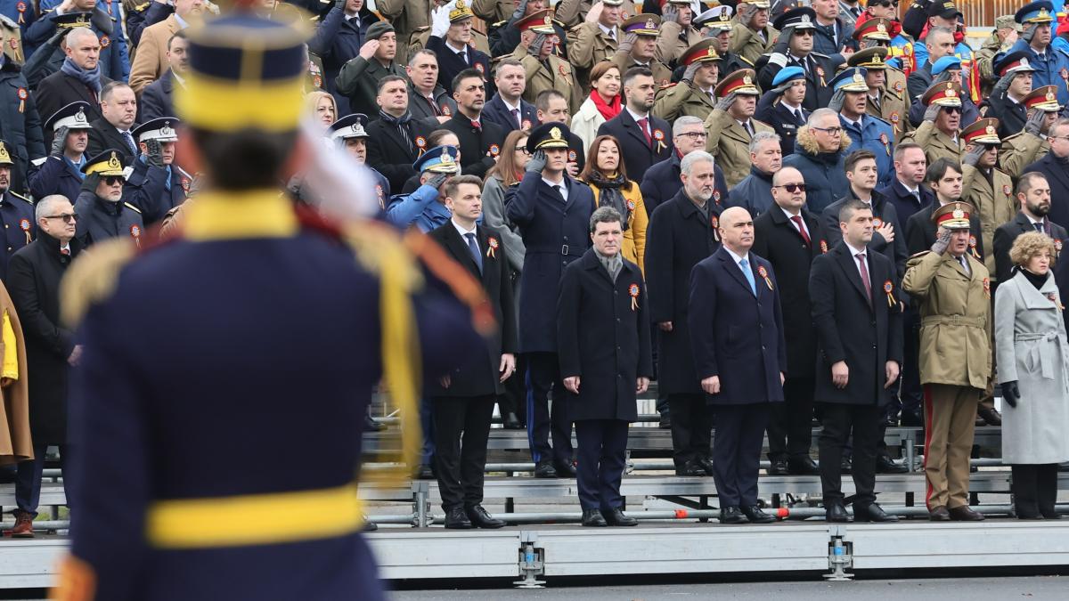 Nicusor Dan si Ilie Bolojan separati de Ziua Unirii Principatelor Presedintele se indreapta catre Iasi