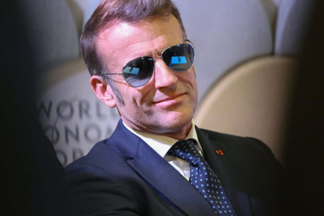 Ochelarii lui Macron captivateaza Davosul si ofera Europei un meme de moment