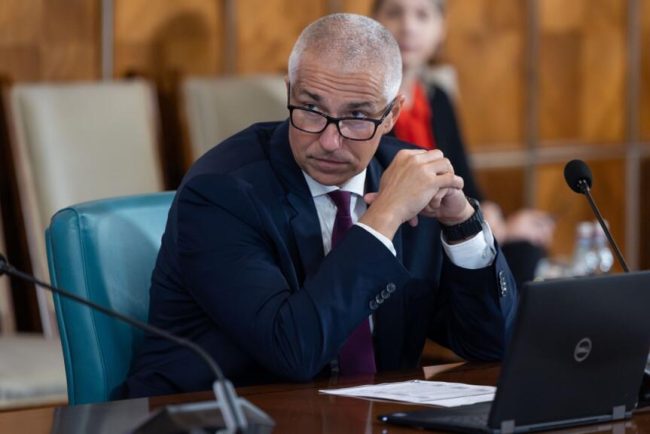 PSD il sustine pe ministrul Justitiei acuzat de plagiat