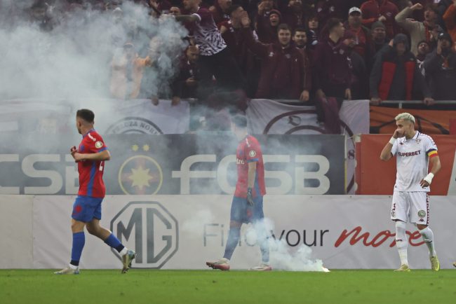 Rapid Bucuresti sanctionata cu aproape 40000 de lei dupa incidentele de la derby ul cu FCSB
