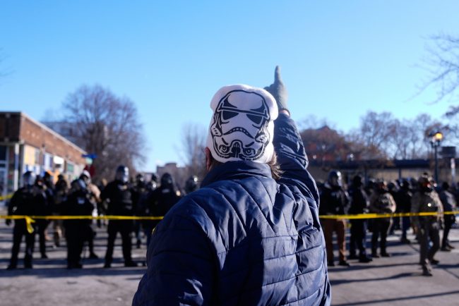 Trump si democratzii isi consolid eaza pozitiile dupa impuscatura din Minneapolis