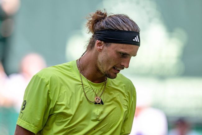 Zverev al treilea favorit incepe turneul cu emotii dar se califica in turul 2 la Australian Open