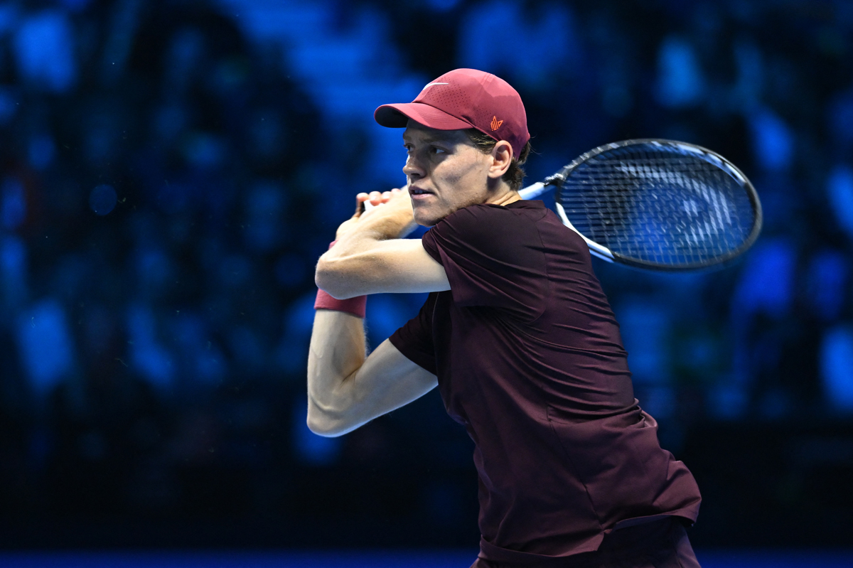 tenis jannik sinner a avut crampe din cauza caniculei dar s a calificat in optimile de finala la australian open