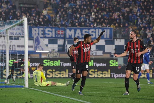 AC Milan nu o lasa pe Inter echipa lui Chivu sa se distanceze in Serie A Victorie concludenta la Bologna